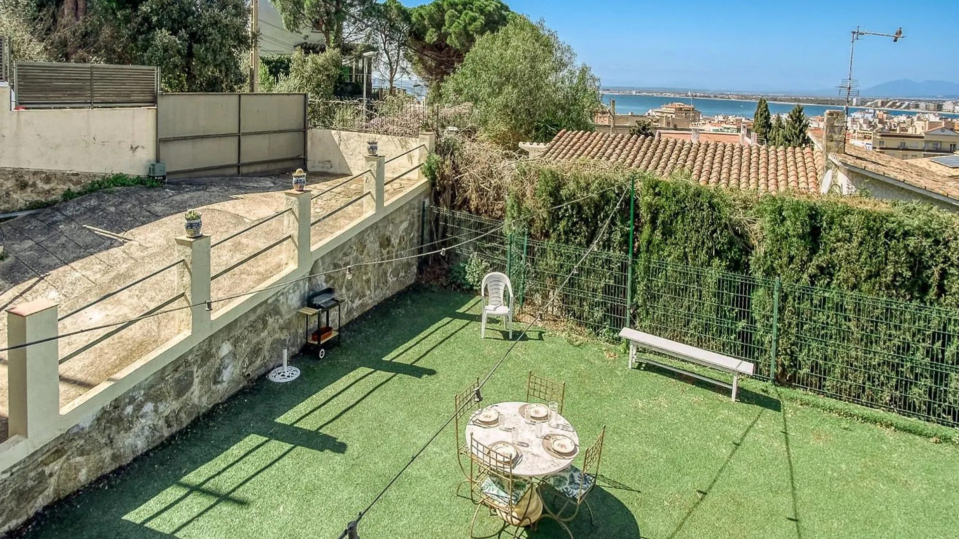 Pretty Apartment With Balcony Roses Spagna