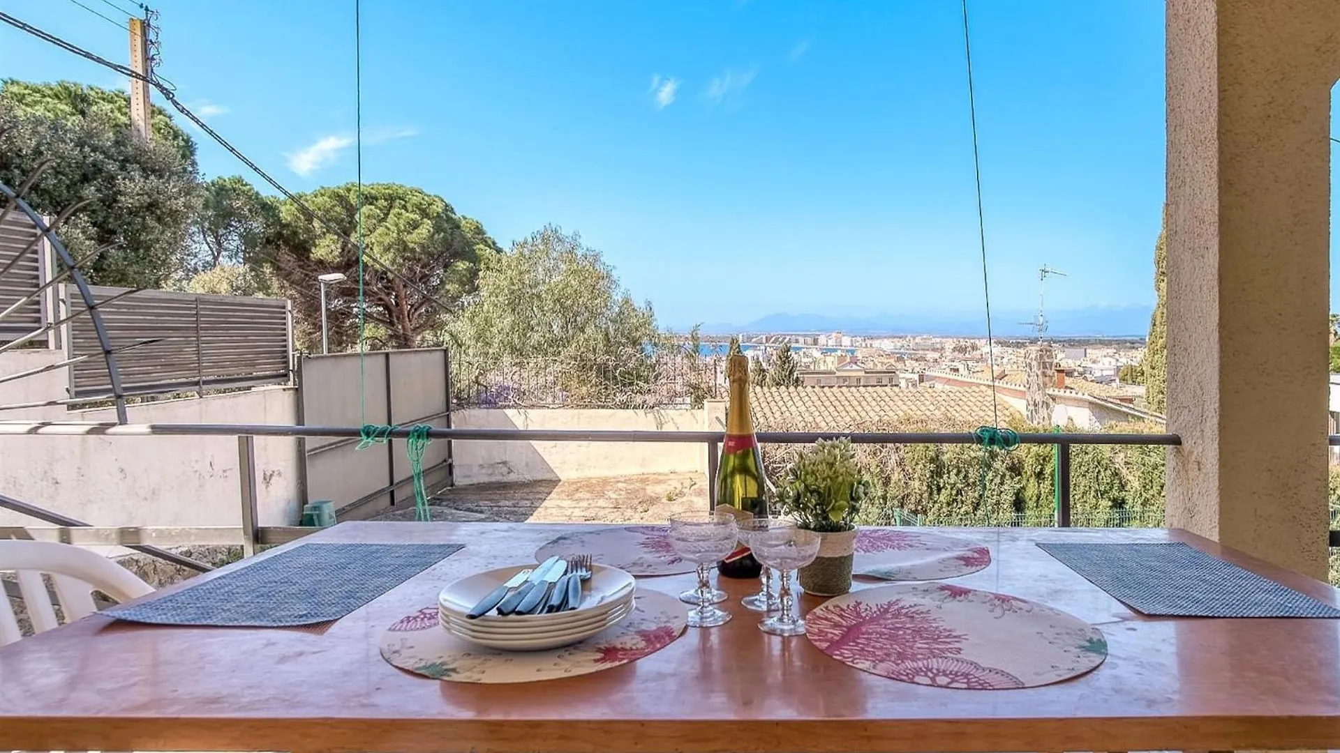Casa vacanze Pretty Apartment With Balcony Roses Spagna